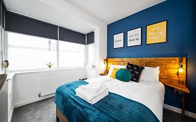 7 Bedroom House Ensuite Rooms, Fully Equipped Kitchen, Free Wifi, Tvs In All Rooms City Centre Close To A46 Inspire Homes